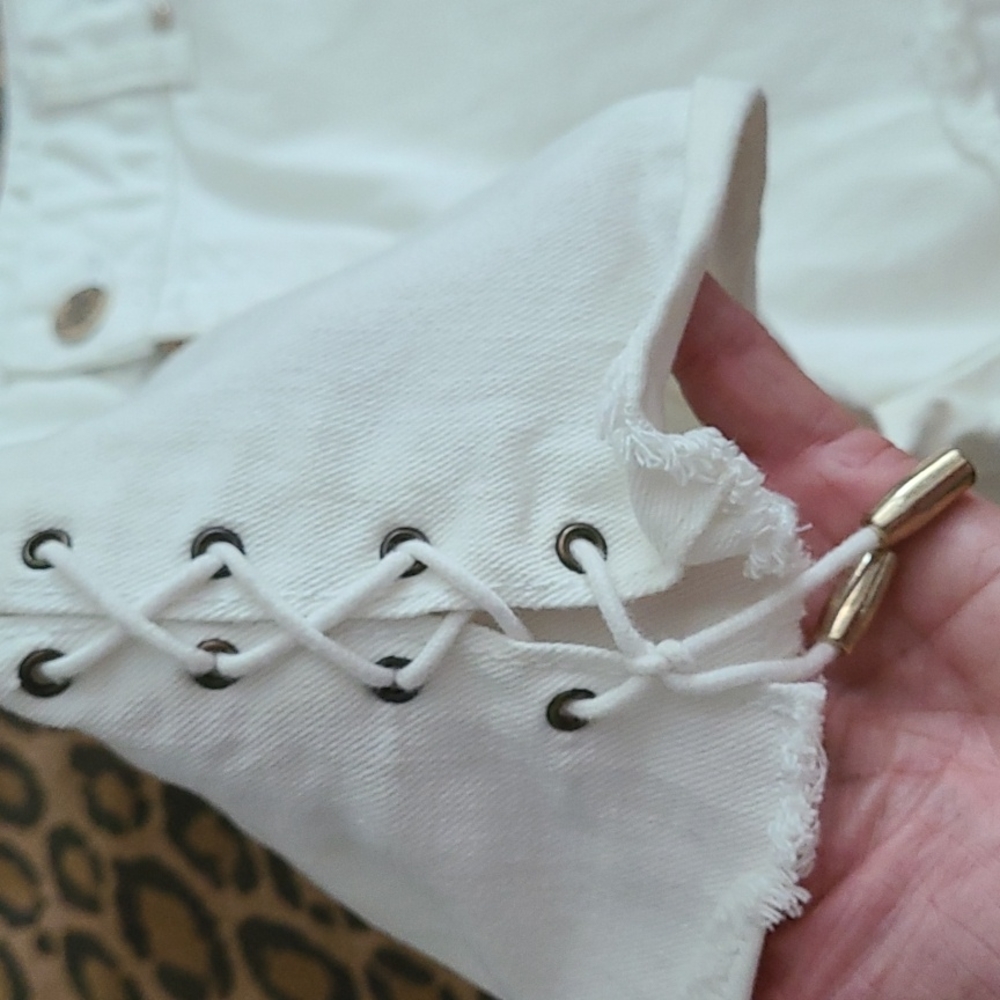 Cache white shorts - Picture 3 of 15